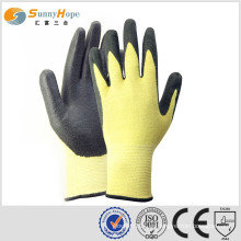 Перчатки из перчаток и перламутровых перчаток